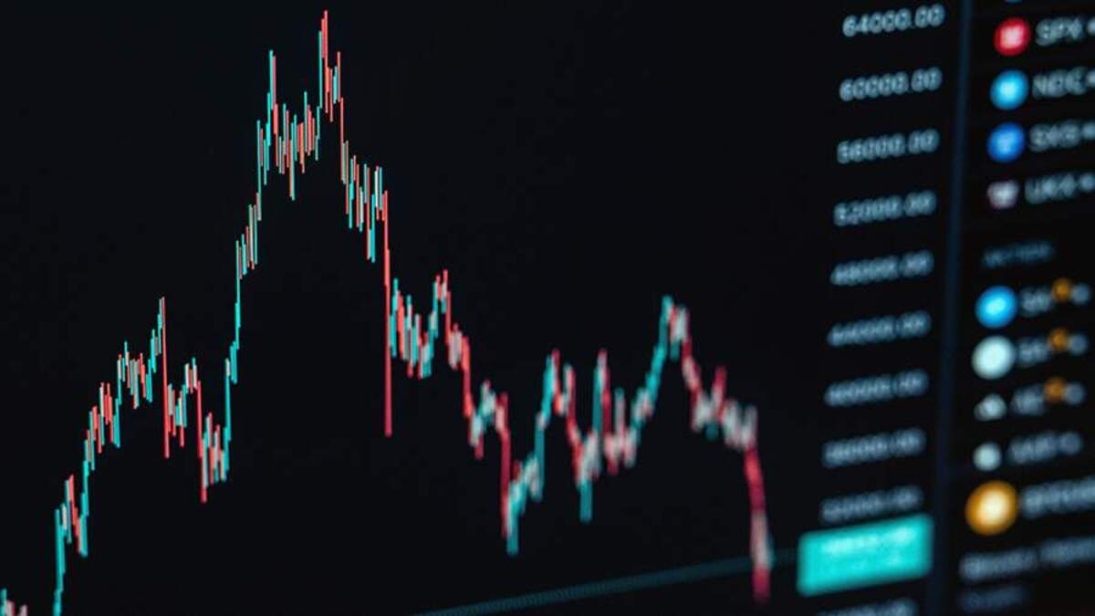 График криптовалюты на экране